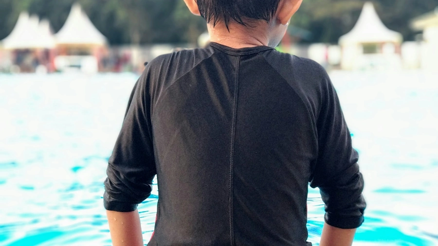 ラッシュガードの男の子